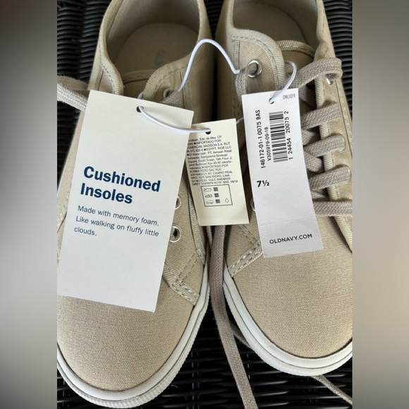 🆕OLD NAVY Canvas Lace-up Sneakers - Picture 2 of 8